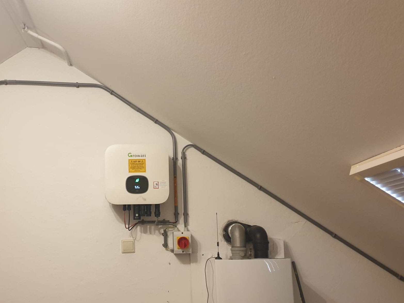 Foto van omvormer die Rayko Elektra heeft gemonteerd